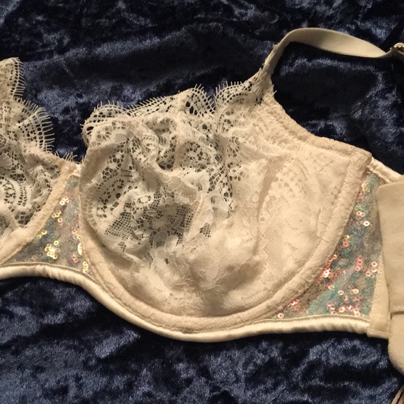 Unlined VS Bra - Picture 2 of 4